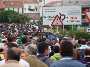 Imaxe da manifestaci&oacute;n dos gandeiros a p&eacute; at&eacute; San Caetano / SLG
