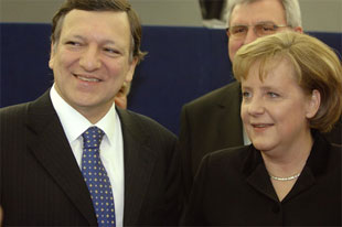 O presidente da Comisi&oacute;n Europea, Jos&eacute; Manuel Dur&atilde;o Barroso, coa chanceleresa alem&aacute;, Angela Merkel