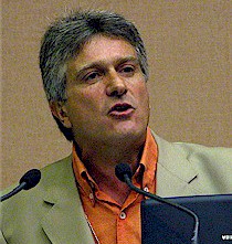 Julio Gambina &eacute; un dos m&aacute;is prestixiosos economistas arxentinos