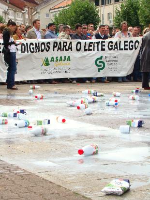 A crise que afoga ao sector fai que xa se sumaran &aacute; convocatoria moitos gandeiros