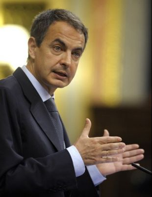 Zapatero recibiu cr&iacute;ticas pola subida de impostos sobre carburantes e tabaco