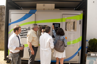 Imaxe da m&aacute;quina expendedora situada na Praza de Abastos de Compostela