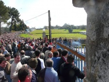 Os manifestantes chegaron deica o valo da f&aacute;brica
