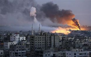 O n&uacute;mero de mortos xa supera os 750. Na imaxe, a Cidade de Gaza esta quinta feira