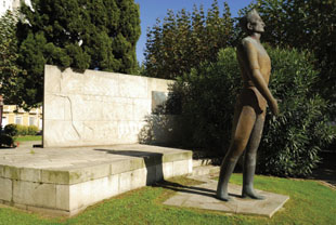 Estatua de Mill&aacute;n Astray na Coru&ntilde;a.