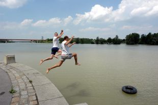 Big Jump, en Viena (r&iacute;o Danubio)