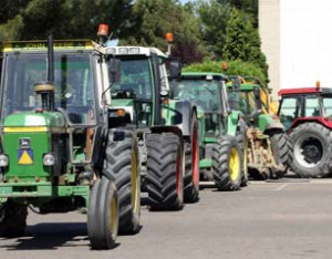 Decenas de tractores sa&iacute;ron este m&eacute;rcores cara &aacute;s cidades en caravana