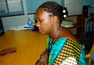Nhima Cisse, promotora dos dereitos das mulleres que tam&eacute;n sufriu unha mutilaci&oacute;n xenital