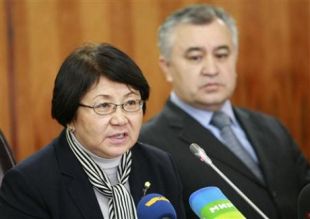 Roza Otunbayeva, l&iacute;der da oposici&oacute;n que encabezar&aacute; o goberno provisorio