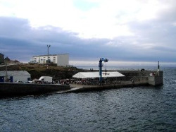 Porto de Rinlo, onde estaba prevista a planta acu&iacute;cola de Acuinor