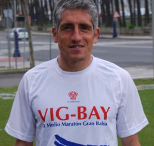 El&iacute;as Dom&iacute;nguez, coa camisola da Vig-Bay