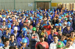 Os traballadores continuar&aacute;n cos paros parciais de catro horas e, durante a ma&ntilde;&aacute;, mobilizaranse polas r&uacute;as da cidade