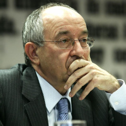 Fern&aacute;ndez Ordo&ntilde;ez pediu pr&eacute;sa ante os m&aacute;ximos respons&aacute;beis das d&uacute;as entidades