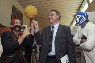 Roberto Varela na visita &aacute; Feira Galega das Artes Esc&eacute;nicas