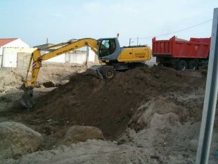 maxe da construci&oacute;n dun primeiro edificio na zona que ocupaba o castro, na Atalaia, en San Cibrao
