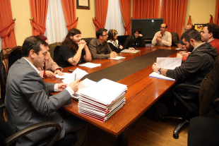 Xuntanza entre a Mesa pola Banda Dese&ntilde;ada e Luis Bar&aacute;