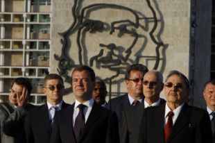Medv&eacute;dev e Castro, na praza da Revoluci&oacute;n