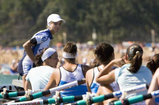 A tripulaci&oacute;n est&aacute; formada por remeiras de Sanmertolam&eacute;u, Cabo de Cruz e Chapela