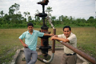 Luis Yanza e Pablo Fajardo, l&iacute;deres na loita da amazon&iacute;a contra os petroleiros