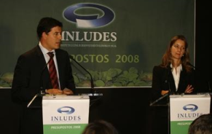O presidente da Deputaci&oacute;n, X.R.G.Besteiro, &aacute; beira da vicepresidenta, Lara M&eacute;ndez, nun acto do Inludes