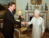 Cameron, recibido pola ra&iacute;&ntilde;a