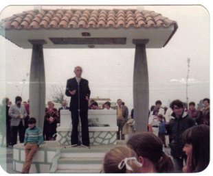 P&eacute;rez Parall&eacute; inaugura a nova praza en 1984