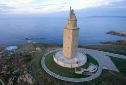 A Torre de H&eacute;rcules conta con moitas posibilidades para converterse no terceiro monumento galego en contar coa distinci&oacute;n