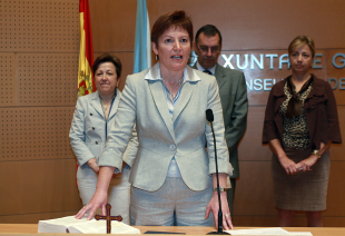 Ao fondo, a conselleira de Sanidade o 1 de maio na toma de posesi&oacute;n da xerente do Servizo Galego de Sa&uacute;de, Roc&iacute;o Mosquera