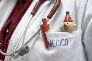 Segundo o cat&aacute;logo, no Estado Espa&ntilde;ol fan falta m&eacute;dicos, enfermeiros e farmac&eacute;uticos