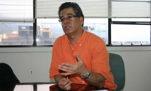 O ex presidente do parlamento de Colombia, Emilio Mart&iacute;nez Rosales