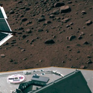 No canto inferior esquerdo da fotograf&iacute;a, o DVD, en Marte / NASA