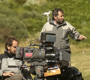De p&eacute;, Ignacio Vilar, director de Pradolongo