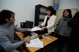 S&aacute;nchez Pi&ntilde;&oacute;n, no momento de rexistrar a s&uacute;a candidatura