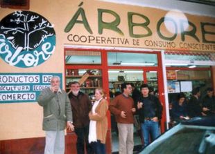 Local e tenda de &Aacute;rbore en Vigo