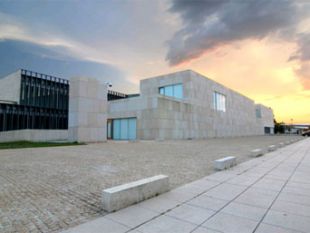 Edificio do Centro de Novas Tecnolox&iacute;as de Galicia, no barrio compostel&aacute;n de Conxo