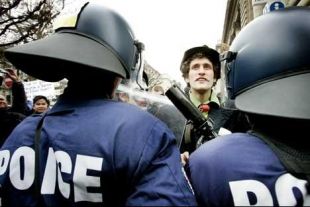 Unha imaxe da protesta / Foto: Tribune de Gen&egrave;ve