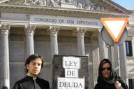 Acci&oacute;n da campa&ntilde;a 'Quen debe a Quen' diante do Congreso