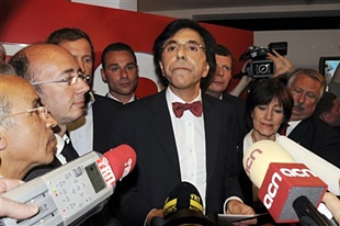 Elio Di Rupo, l&iacute;der dos socialistas val&oacute;ns e pos&iacute;bel futuro primeiro ministro belga