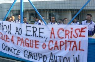 Traballadores do Grupo Antol&iacute;n, que fabrica pezas para Citro&euml;n, manif&eacute;st&aacute;ndose contra un expediente de regulaci&oacute;n de emprego
