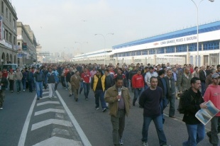 Os operarios inician a manifestaci&oacute;n cara o centro de Vigo