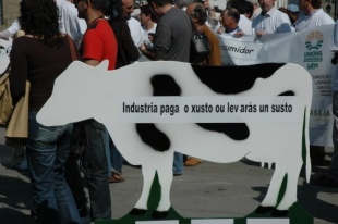 En abril do ano pasado os gandeiros tam&eacute;n sa&iacute;ron &aacute; r&uacute;a