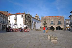 A pra&ccedil;a da Rep&uacute;blica, en Viana do Castelo / Flickr:  Nimages DR
