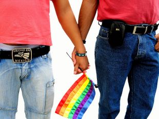 D&uacute;as imaxe empregadas polo Bloco de Esquerda na s&uacute;a campa&ntilde;a pola legalizaci&oacute;n do casamento homosexual