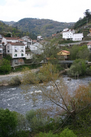 Os Peares, un dos destinos do Vi&ntilde;o Bus. Flickr; elarequi61
