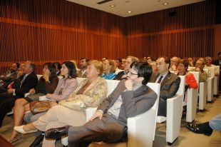 P&uacute;blico asistente ao acto (clique para ampliar)