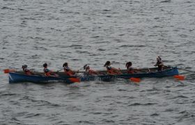 A embarcaci&oacute;n absoluta feminina do Chapela, no campionato galego absoluto, que ga&ntilde;aron / Imaxe: Todoremo