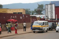 Unha r&uacute;a de Kigali, capital de Ruanda
