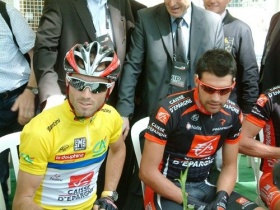 Pereiro a car&oacute;n de Valverde, no Criterium Dauphin&eacute; Lib&eacute;r&eacute;