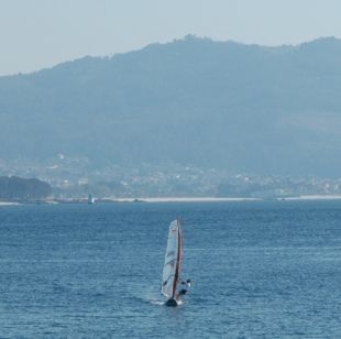 Algunhas imaxes de Lara Lagoa no se h&aacute;bitat natural: a r&iacute;a de Vigo (clic para ampliar)