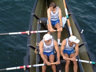 Os Mecos remando a finais de xu&ntilde;o na Bandeira de Coruxo